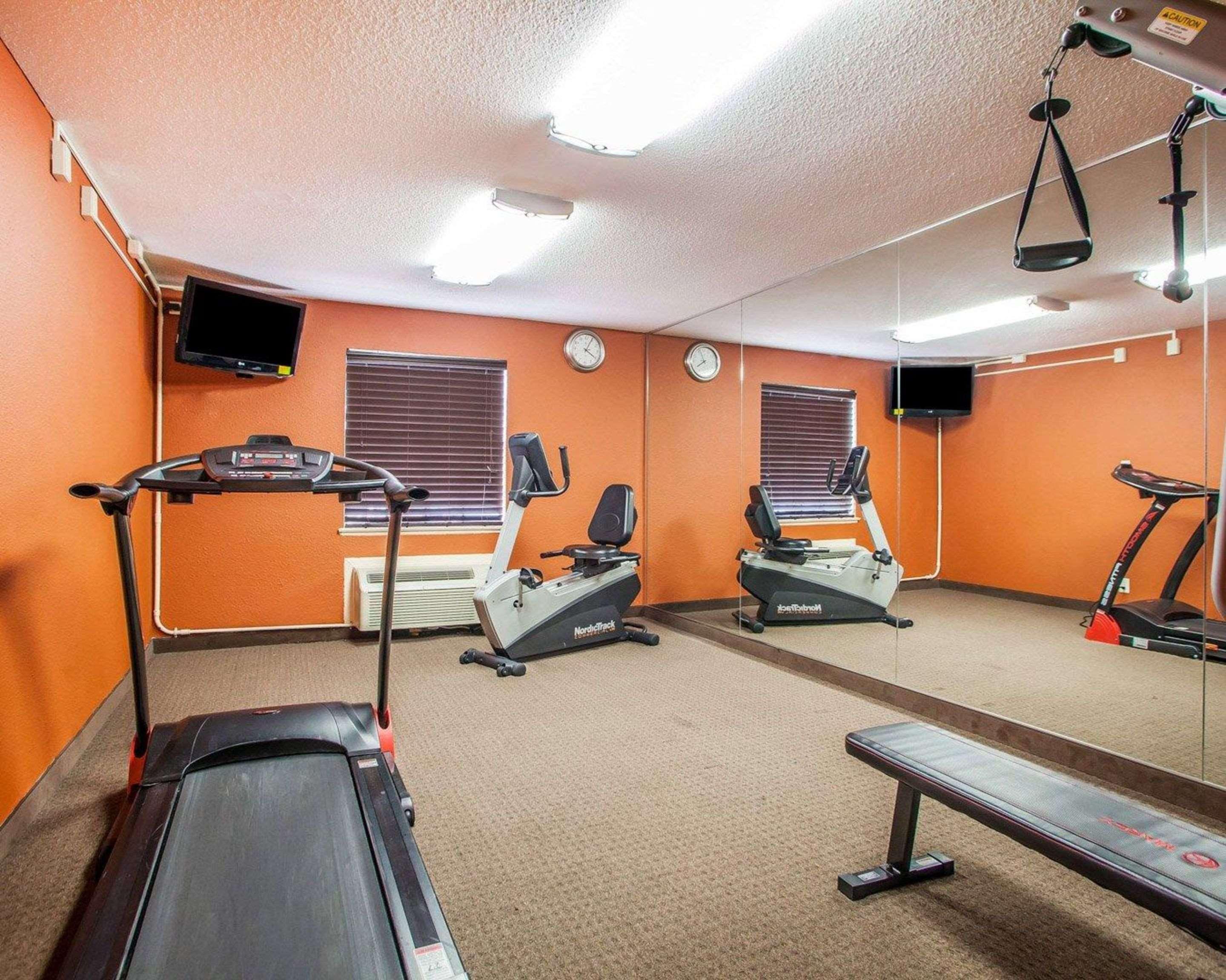 Quality Inn Airport Woodson Terrace Extérieur photo