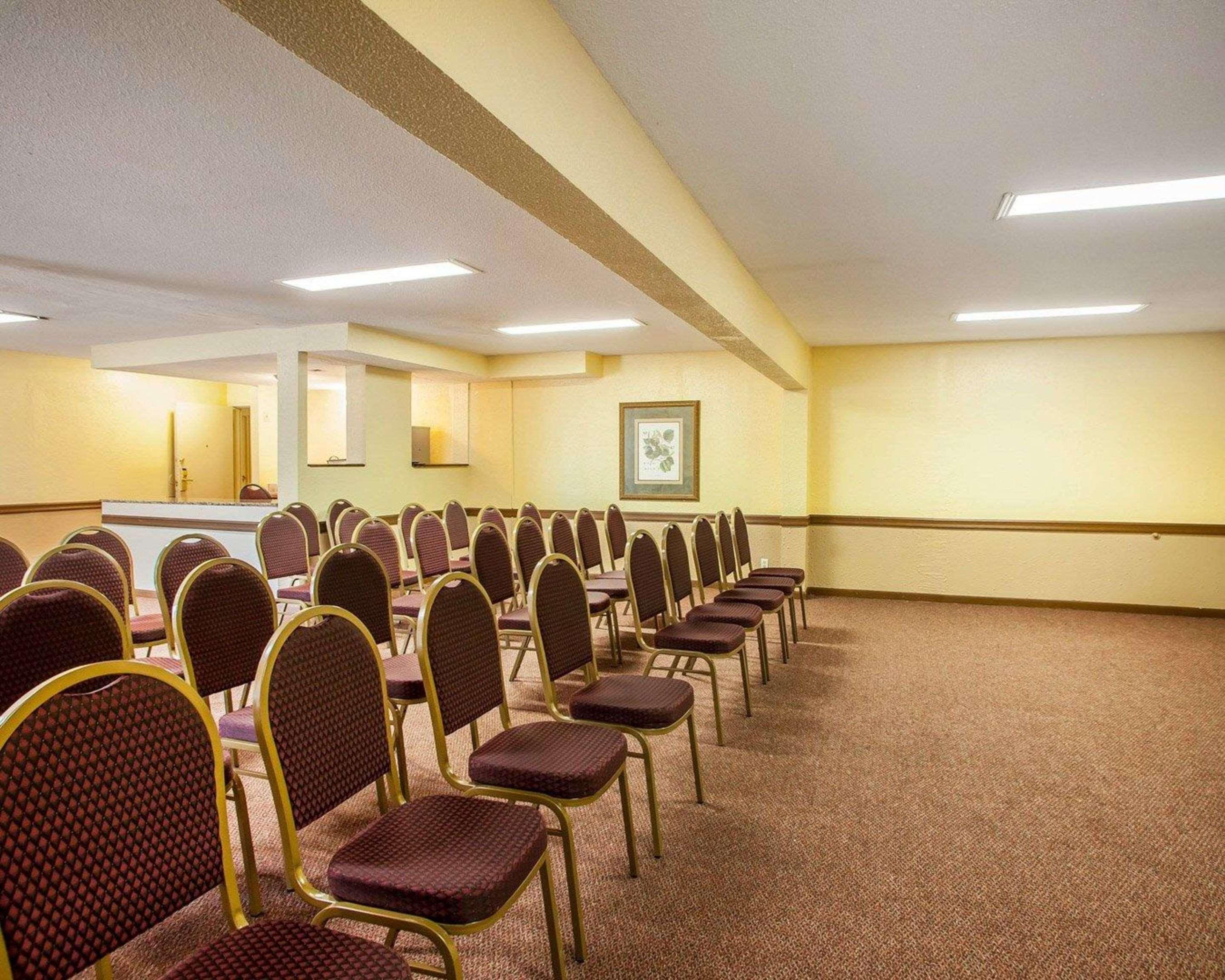 Quality Inn Airport Woodson Terrace Extérieur photo