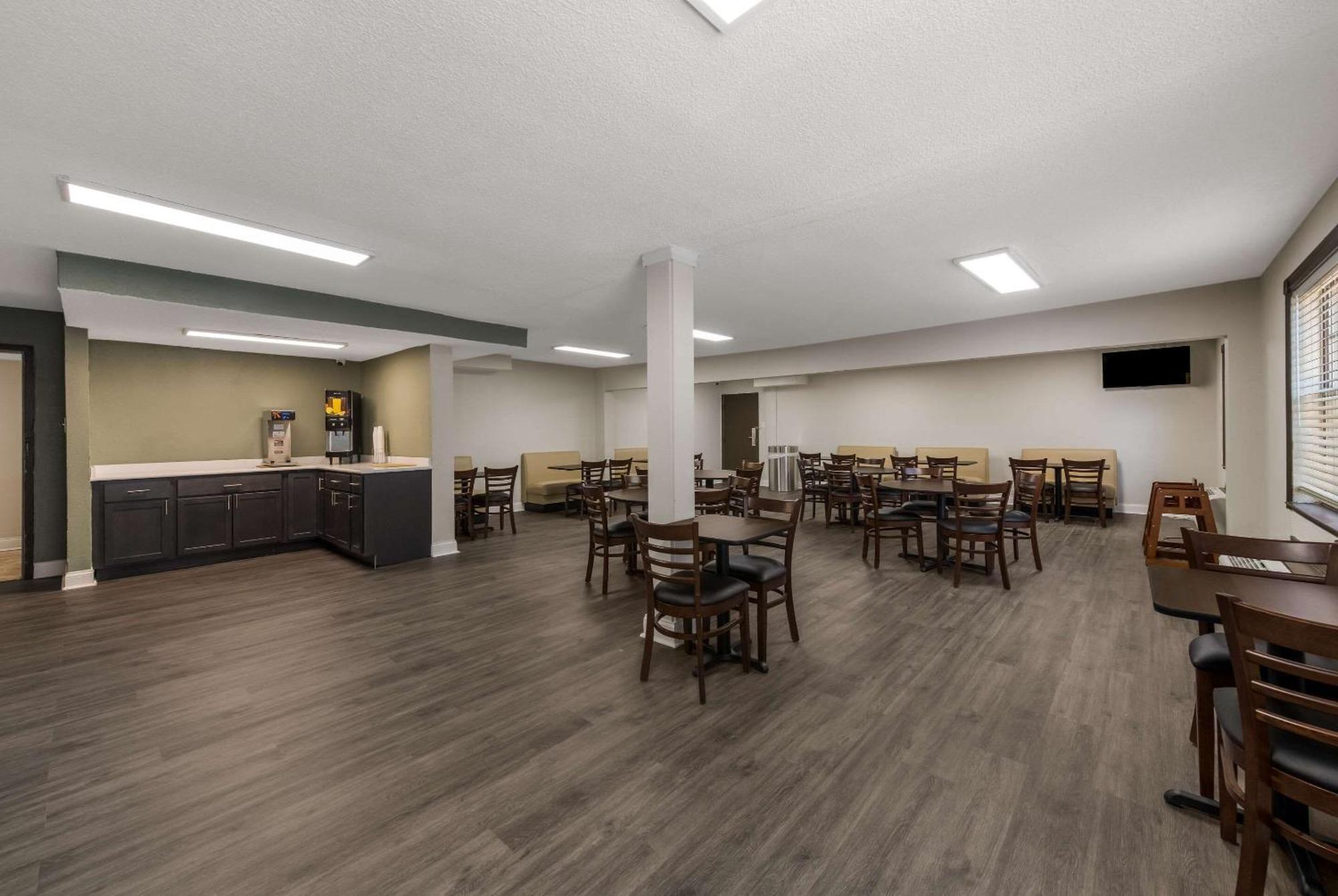 Quality Inn Airport Woodson Terrace Extérieur photo