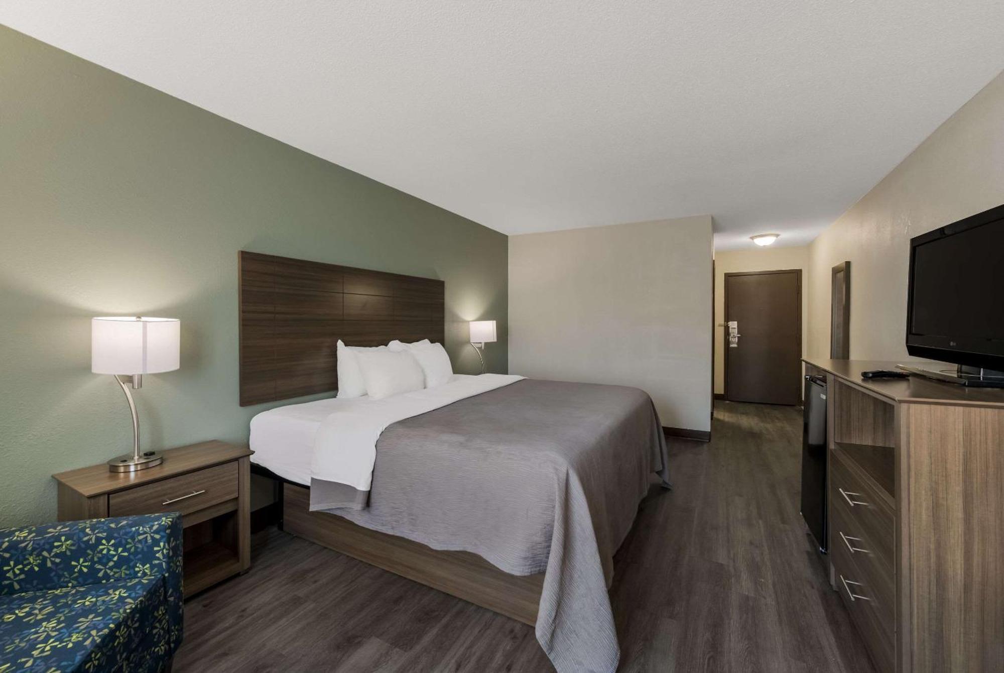 Quality Inn Airport Woodson Terrace Extérieur photo
