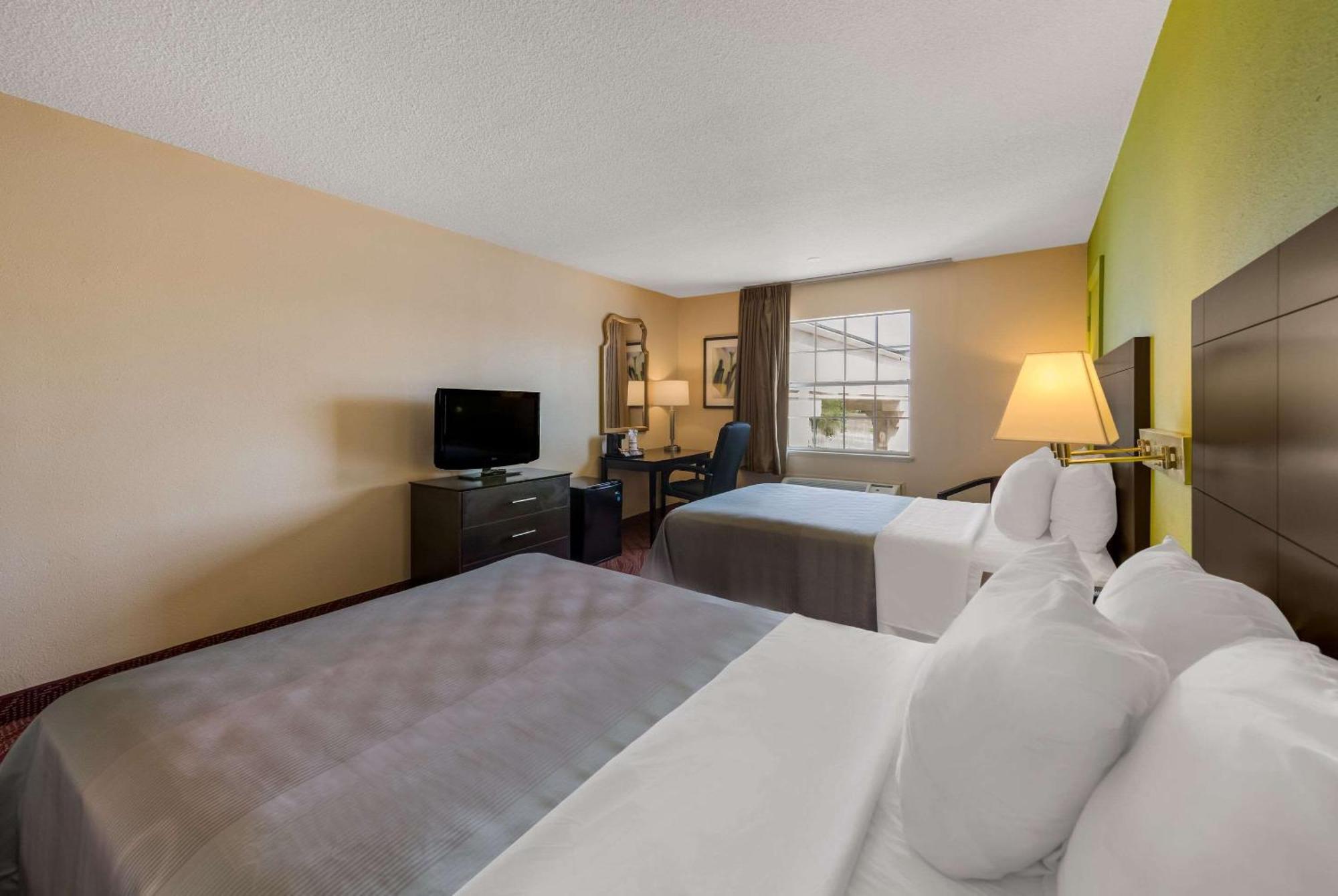 Quality Inn Airport Woodson Terrace Extérieur photo