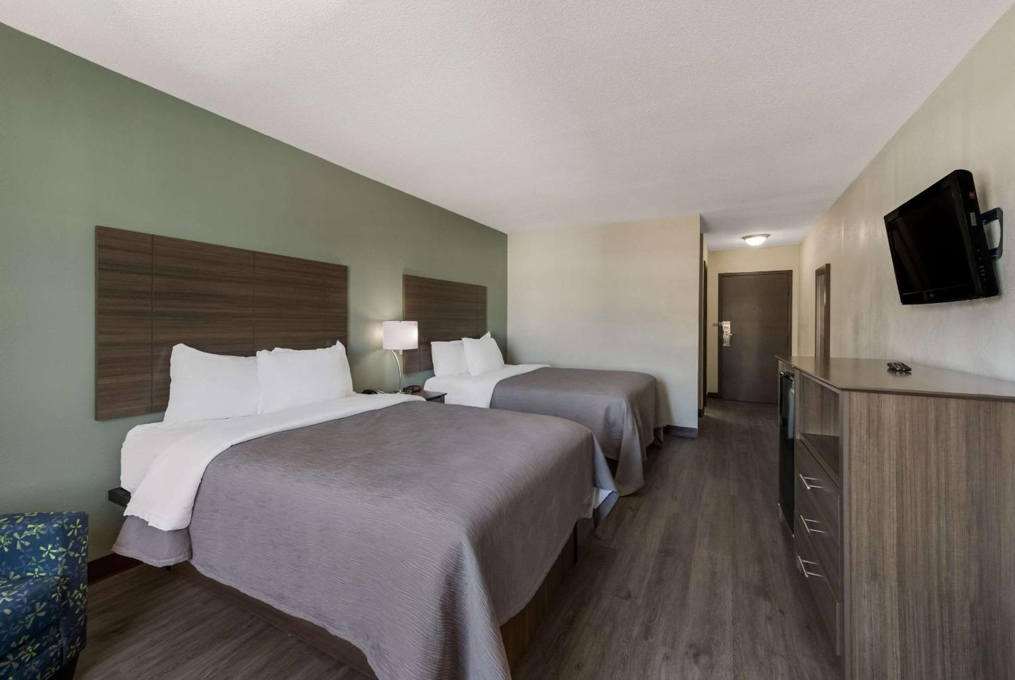 Quality Inn Airport Woodson Terrace Extérieur photo