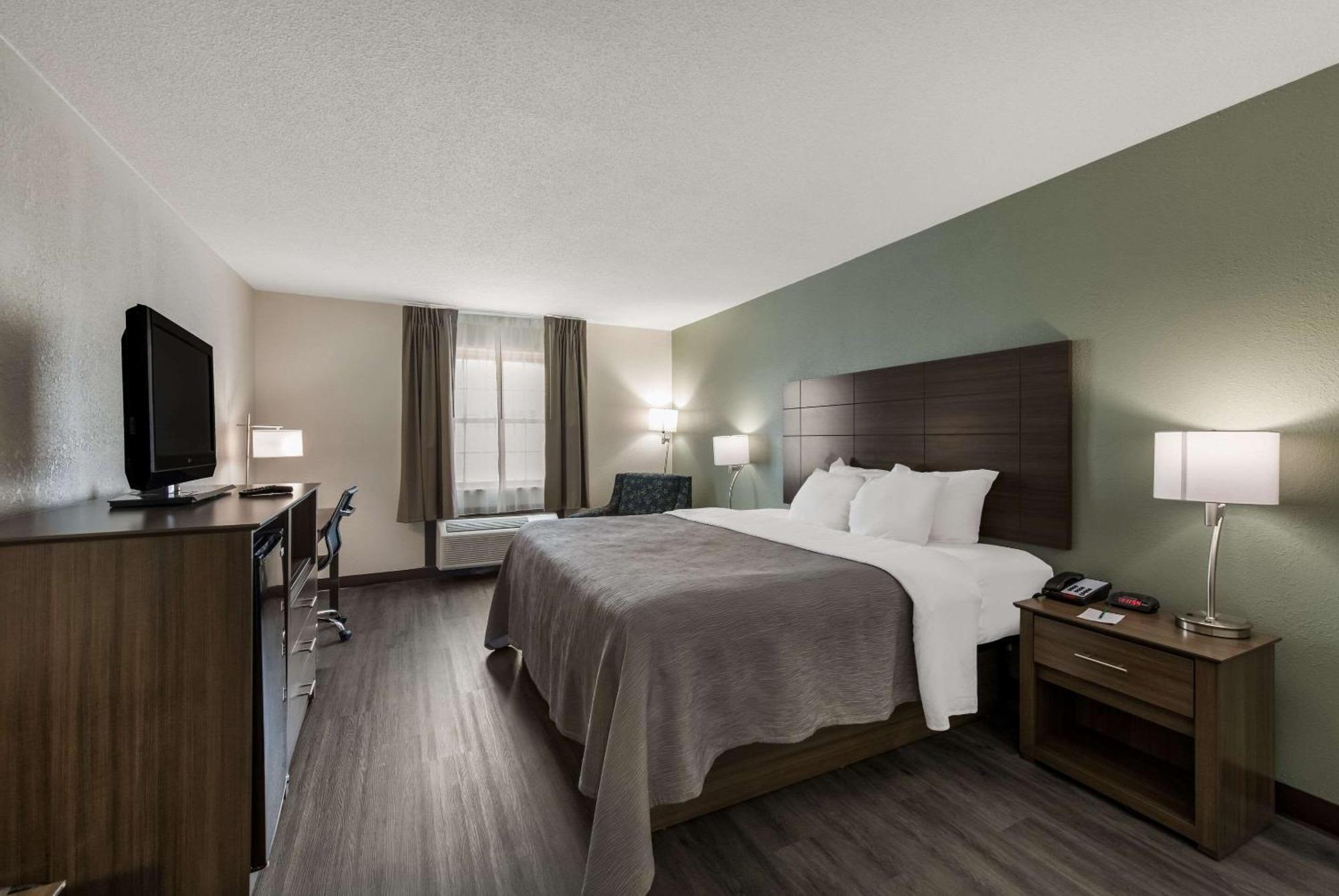 Quality Inn Airport Woodson Terrace Extérieur photo