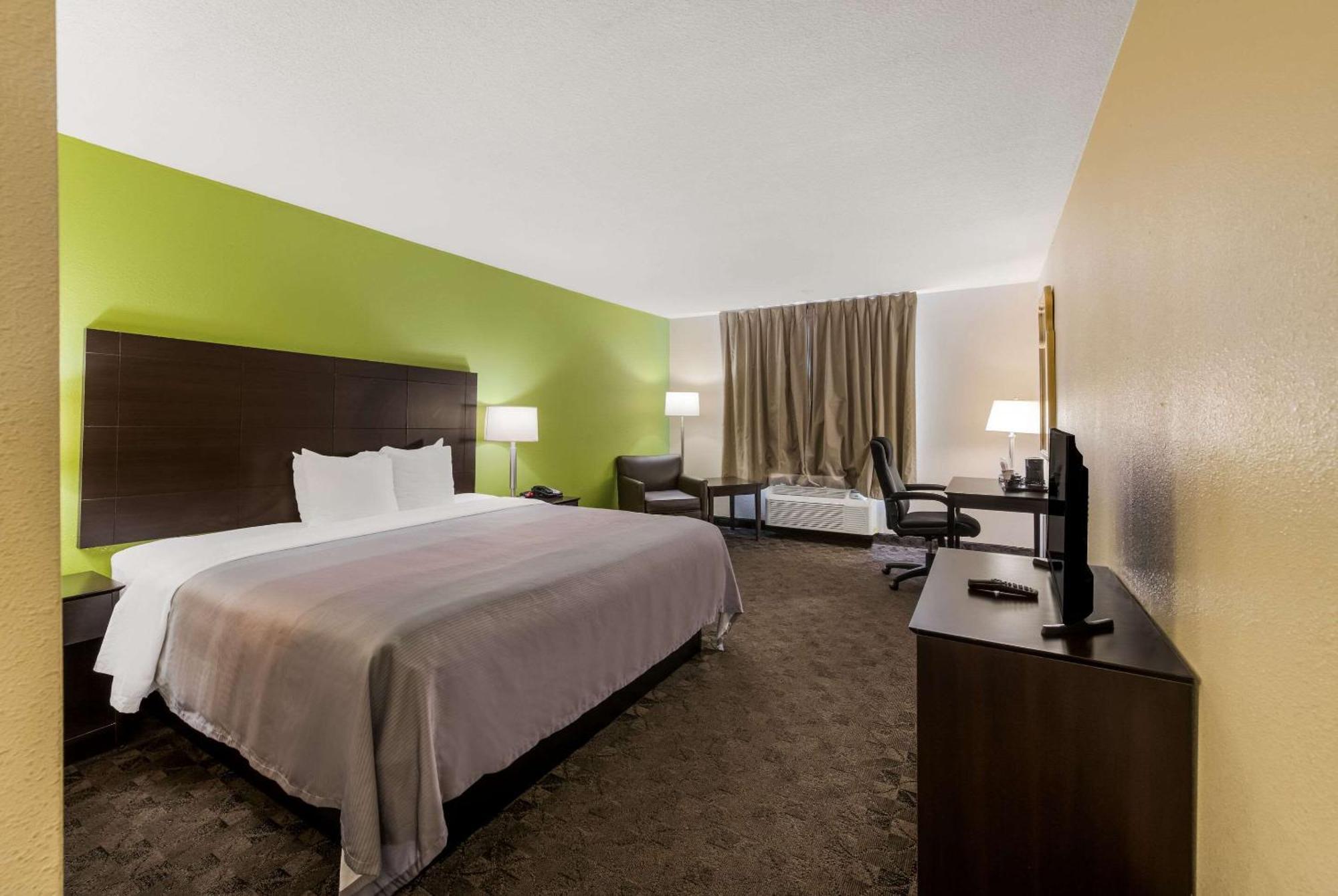 Quality Inn Airport Woodson Terrace Extérieur photo