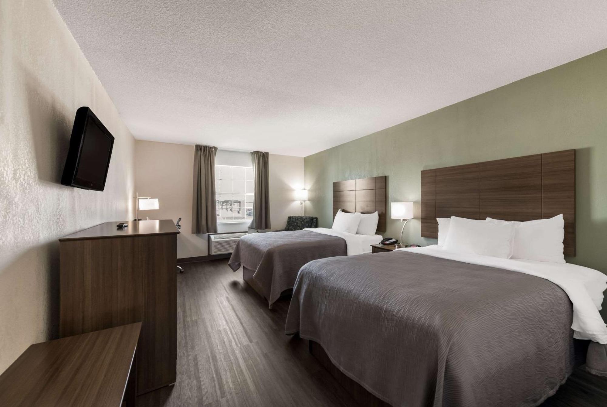 Quality Inn Airport Woodson Terrace Extérieur photo