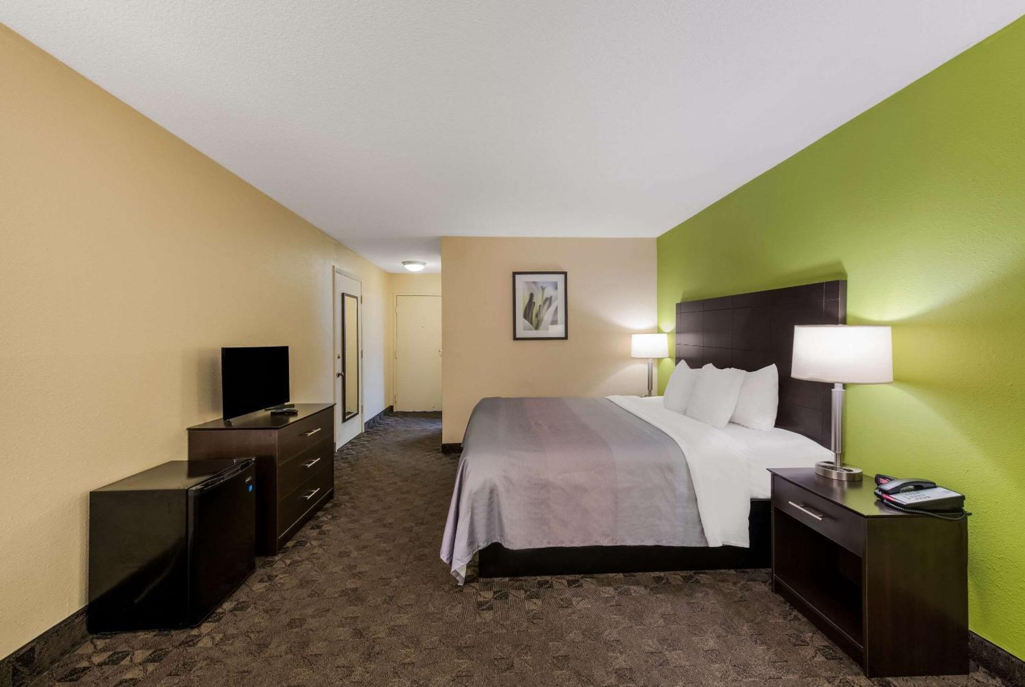Quality Inn Airport Woodson Terrace Extérieur photo