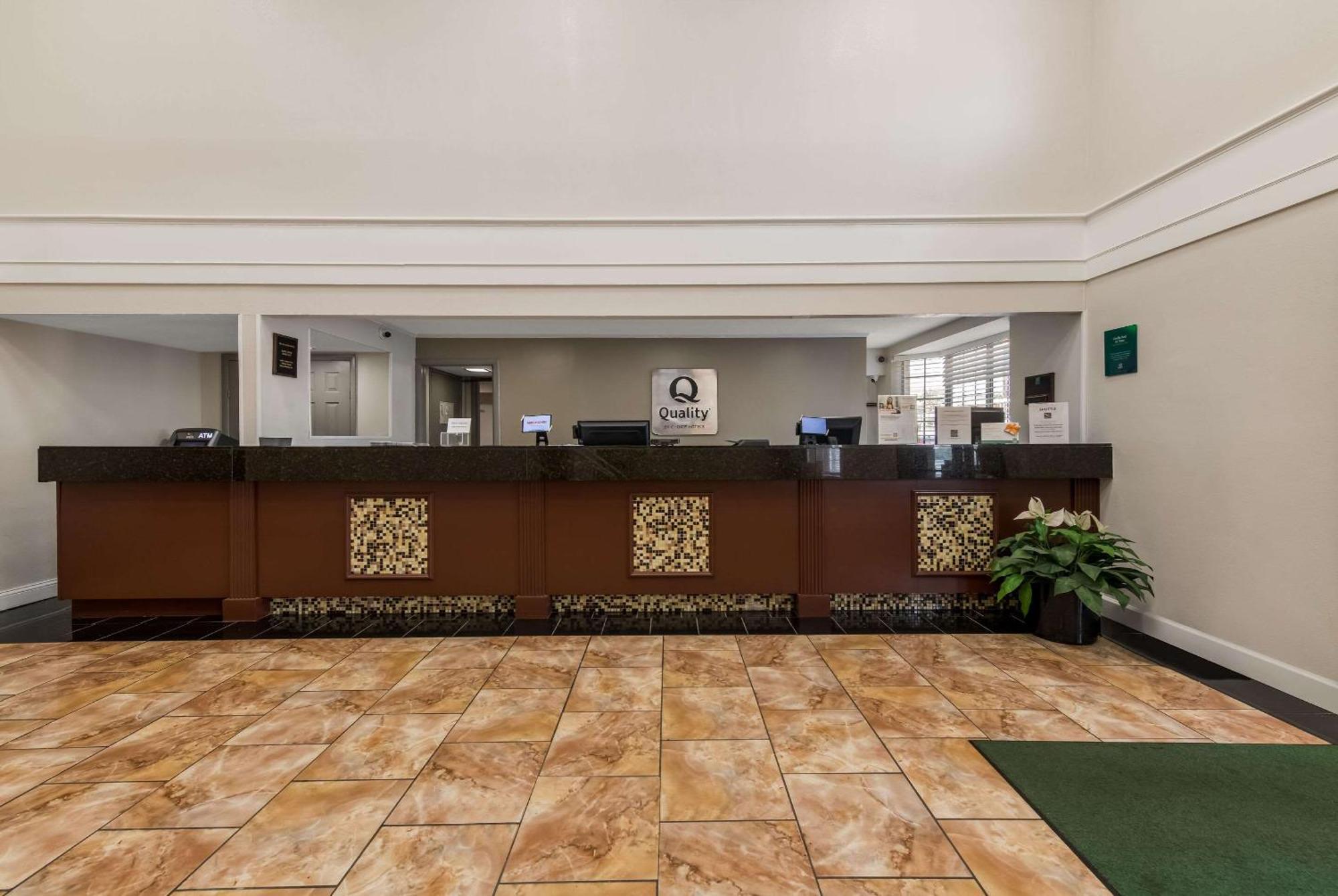 Quality Inn Airport Woodson Terrace Extérieur photo