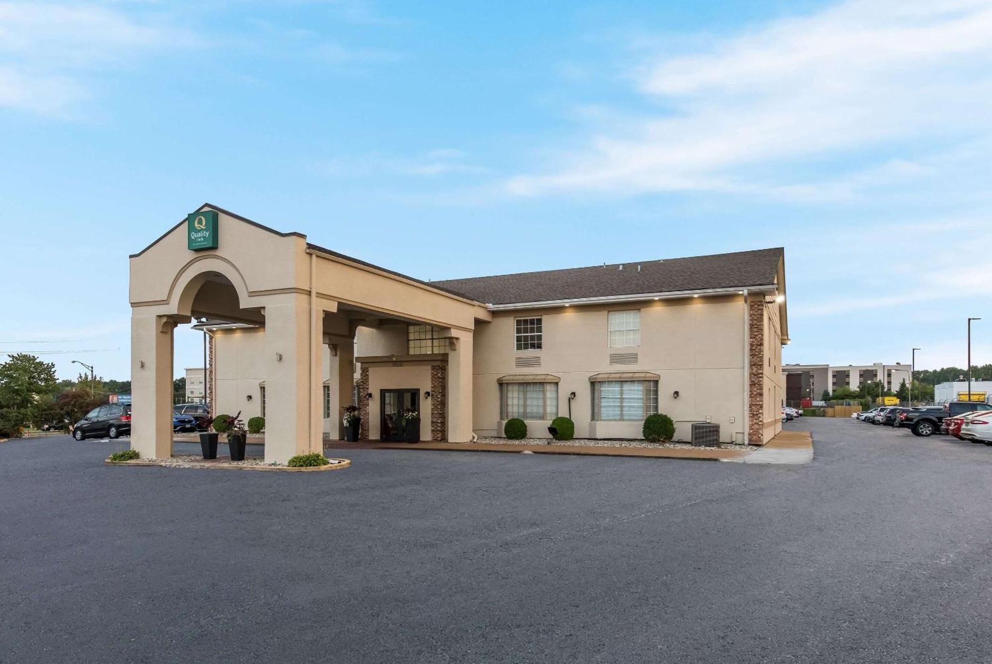 Quality Inn Airport Woodson Terrace Extérieur photo