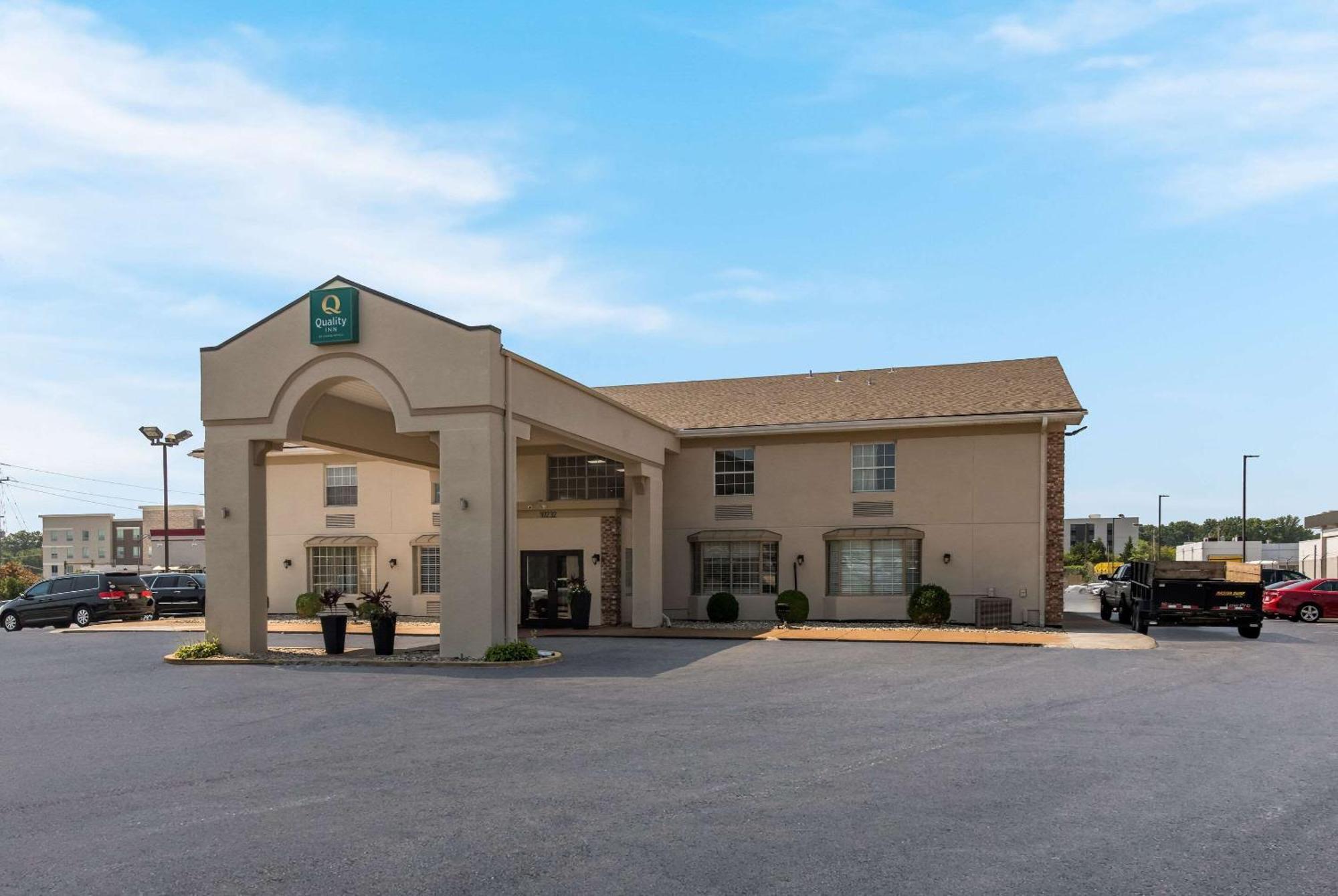 Quality Inn Airport Woodson Terrace Extérieur photo