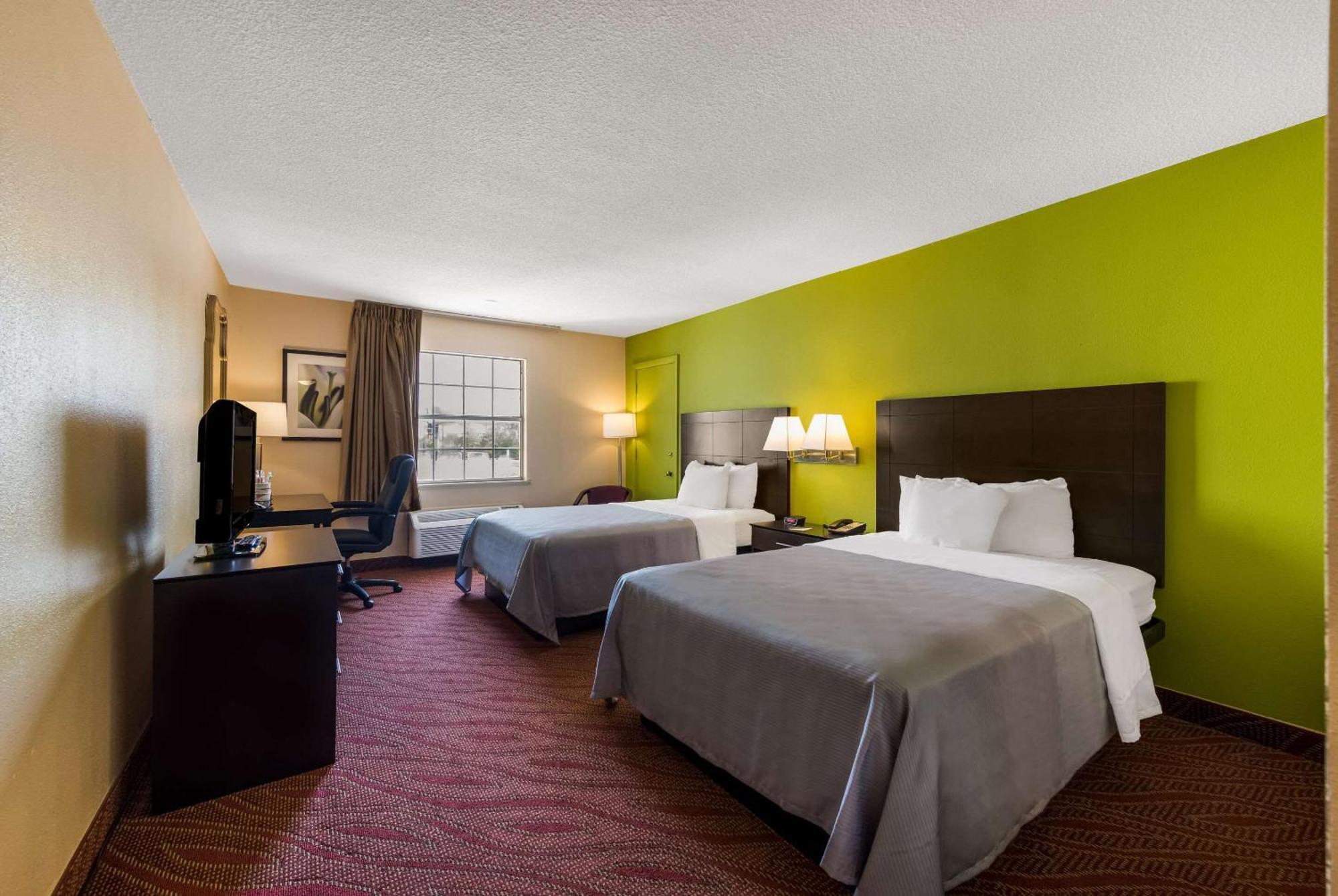 Quality Inn Airport Woodson Terrace Extérieur photo
