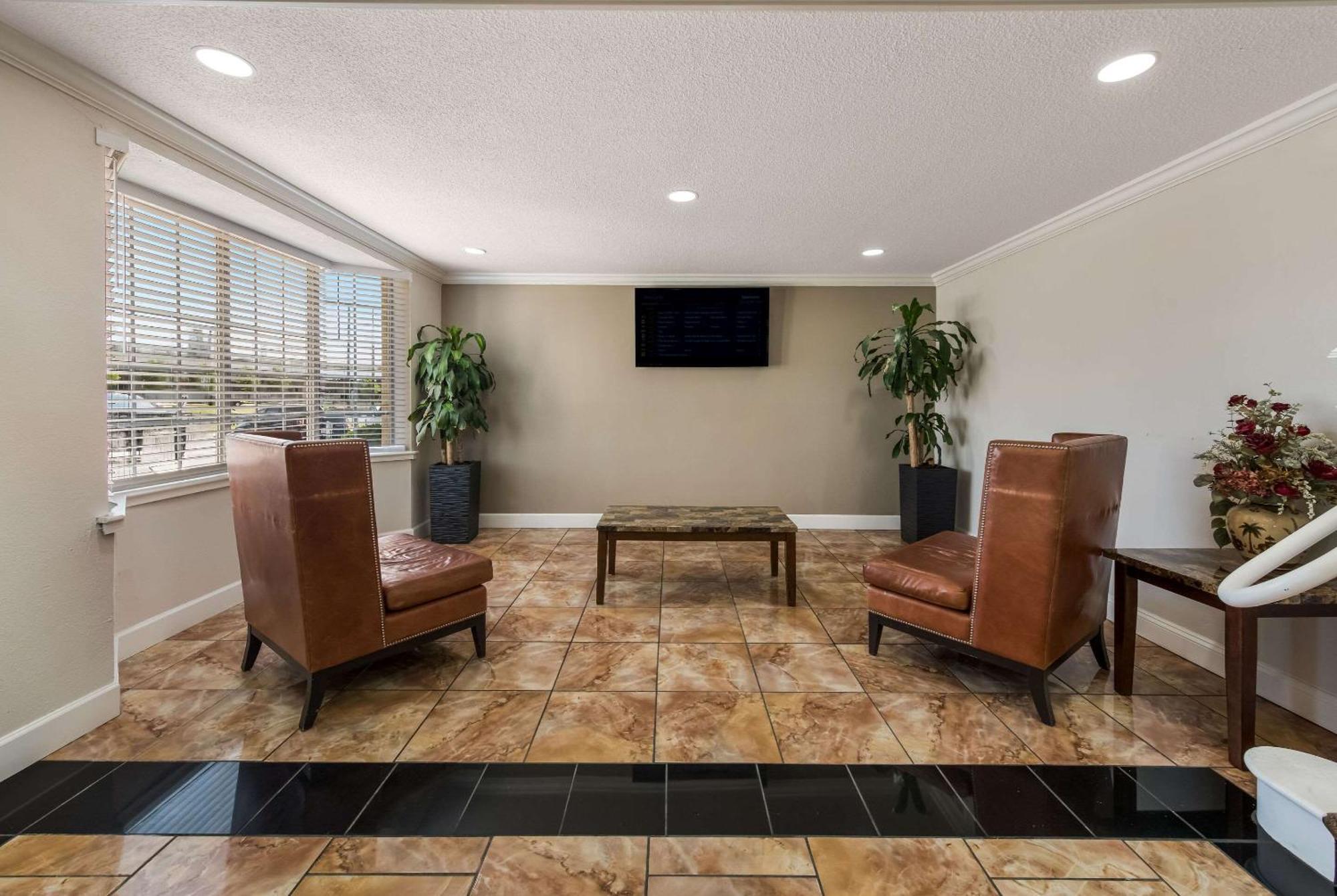 Quality Inn Airport Woodson Terrace Extérieur photo