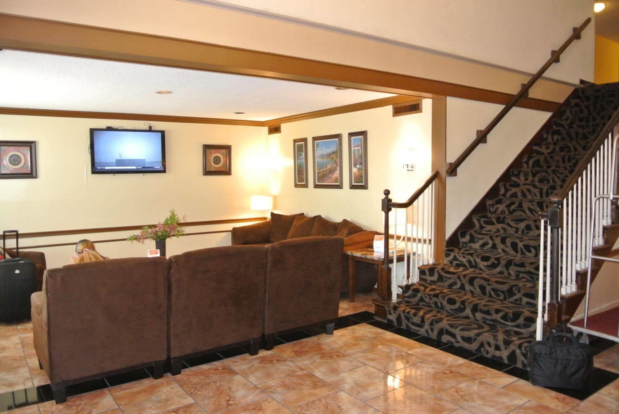 Quality Inn Airport Woodson Terrace Extérieur photo