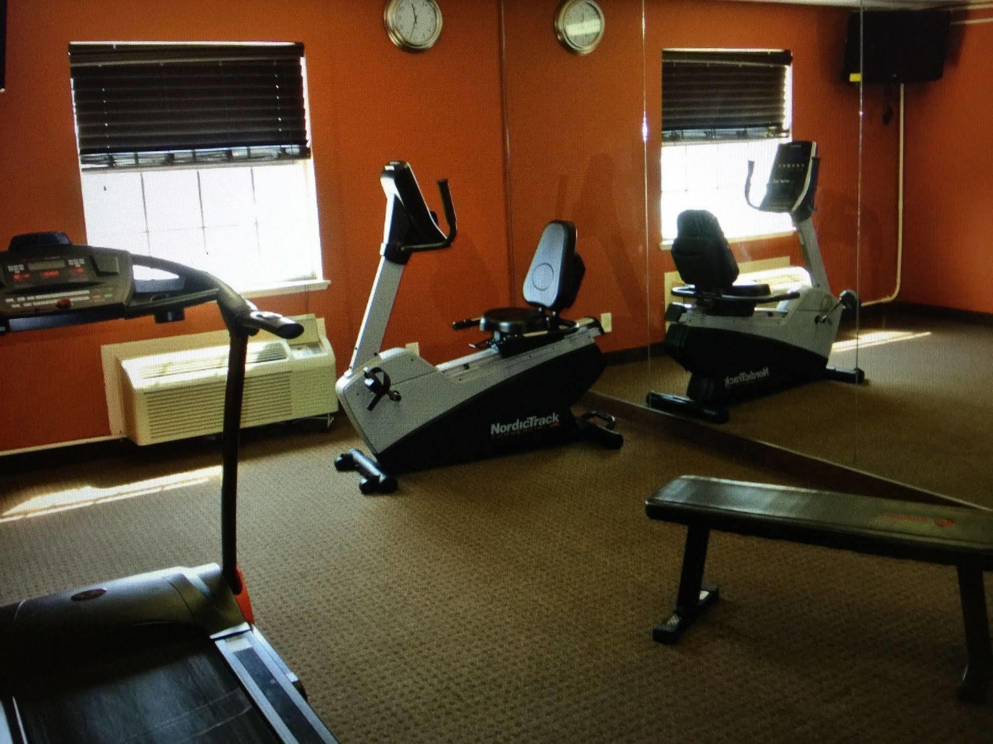 Quality Inn Airport Woodson Terrace Extérieur photo