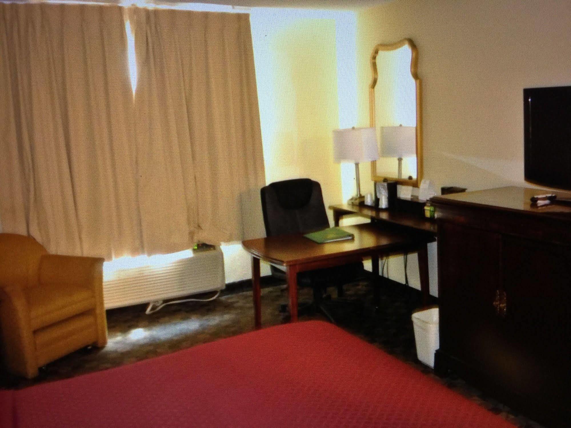 Quality Inn Airport Woodson Terrace Extérieur photo