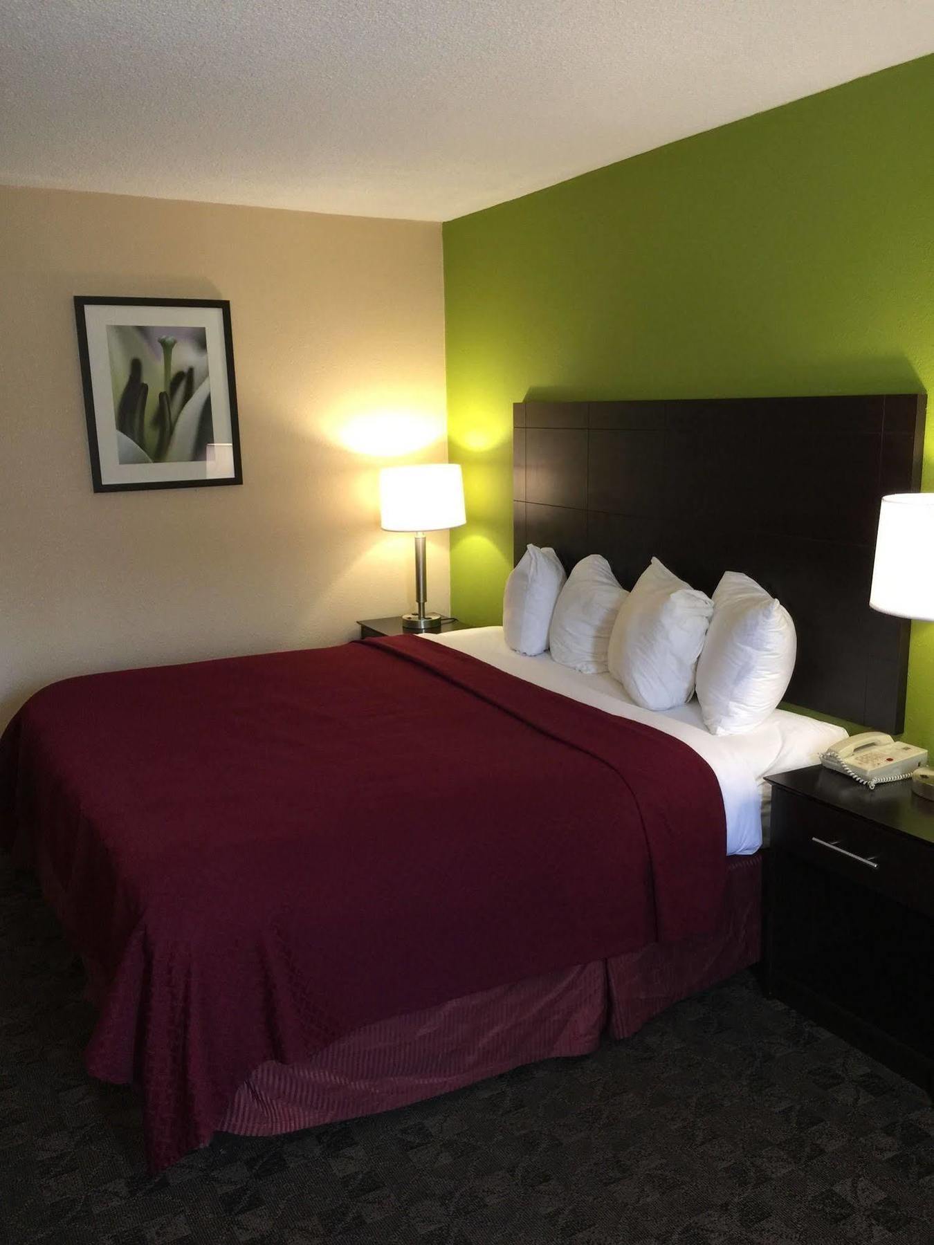 Quality Inn Airport Woodson Terrace Extérieur photo
