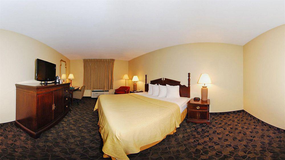 Quality Inn Airport Woodson Terrace Extérieur photo